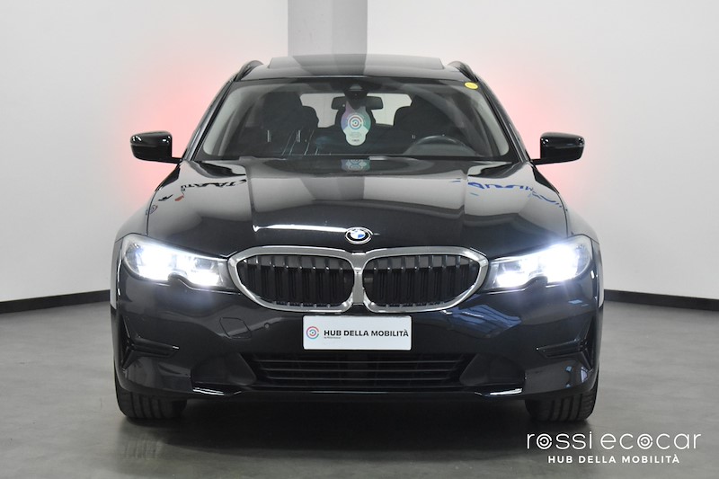 BMW 320d 48V Touring Business Advantage